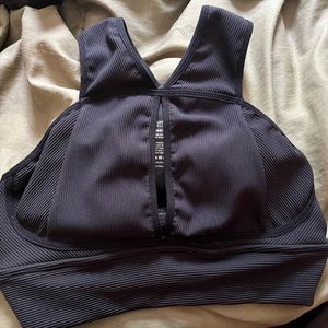 Buffbunny sports bra, black with a keyhole center.